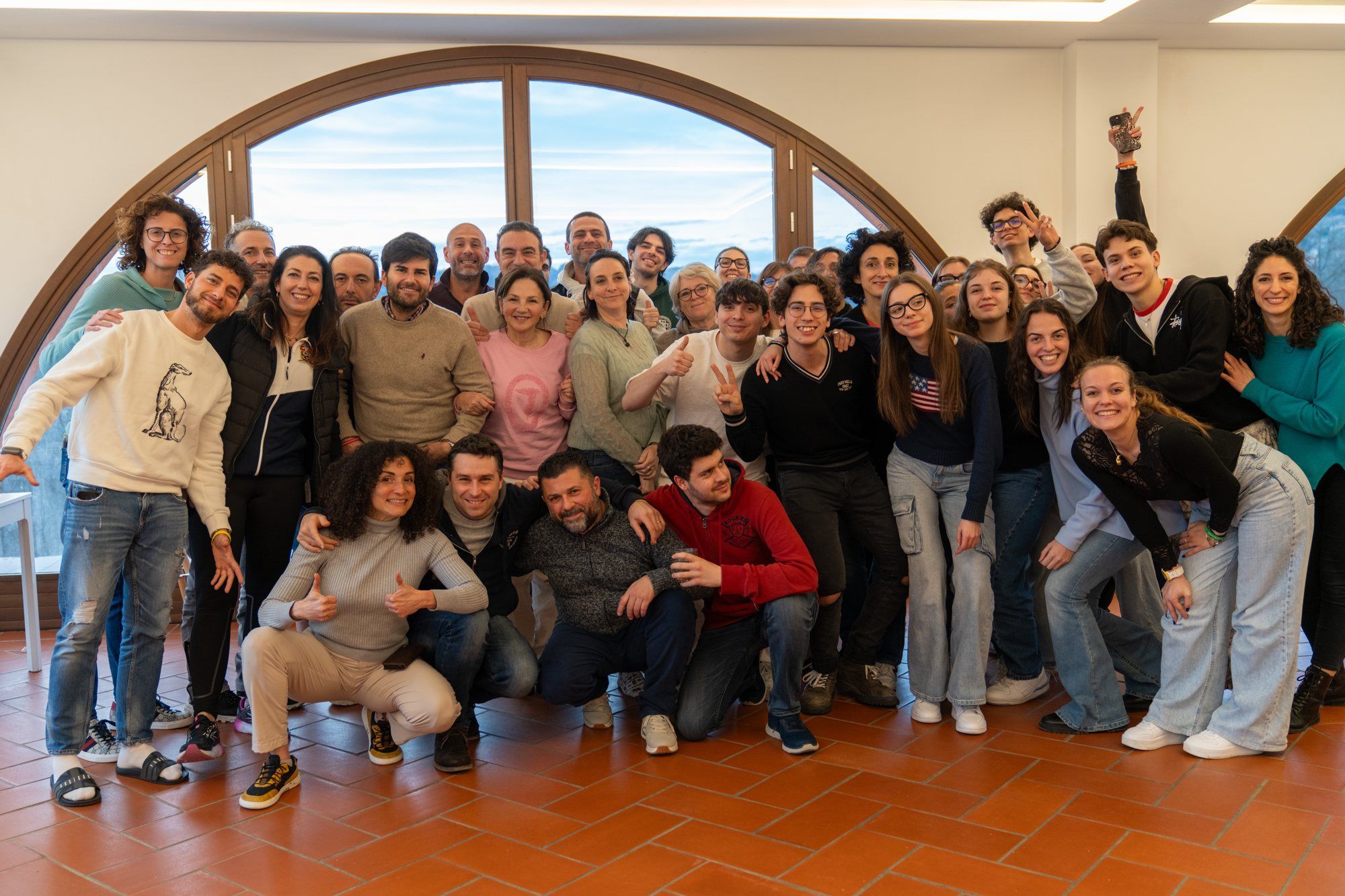 Un gruppo di partecipanti sorridenti alla fine di una Masterclass