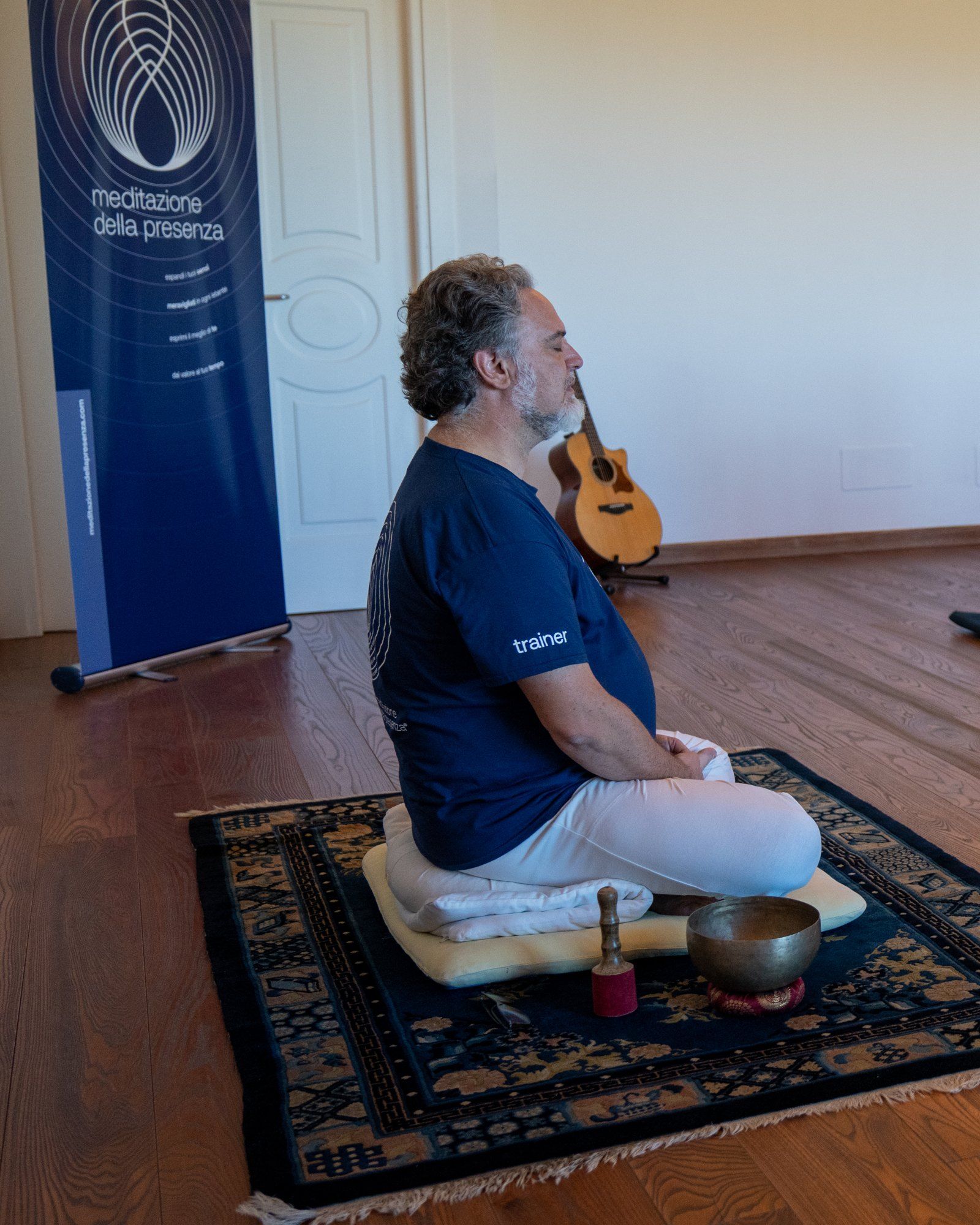 Filippo meditates during the Master di Meditazione della Presenza